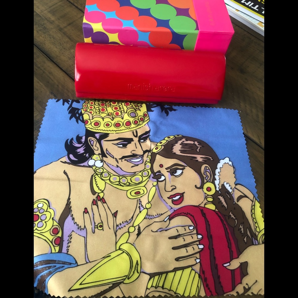 NIB - MANISH ARORA GLASSES CASE - RED HEART